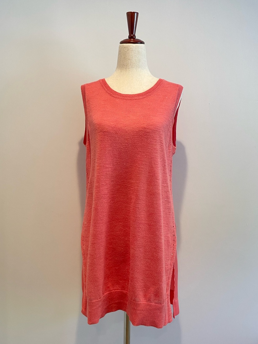 Tommy Hilfiger Coral Pink Sleeveless Sweater Knit Top EUC - size Medium